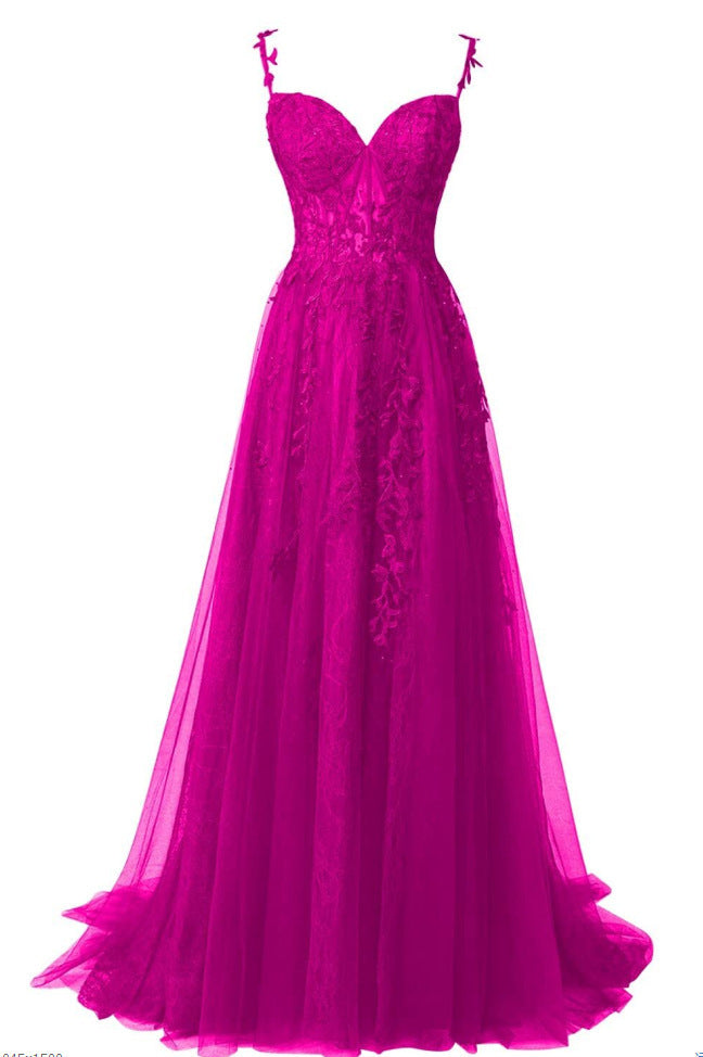 Défilé sur tapis rouge, banquet, représentation annuelle, tenue de soirée de l'hôte