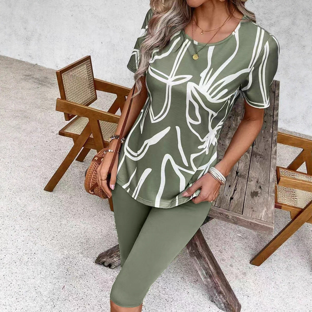 Womens Casual Sporty Two-piece Set Featuring A Crew-neck Top And Shorts