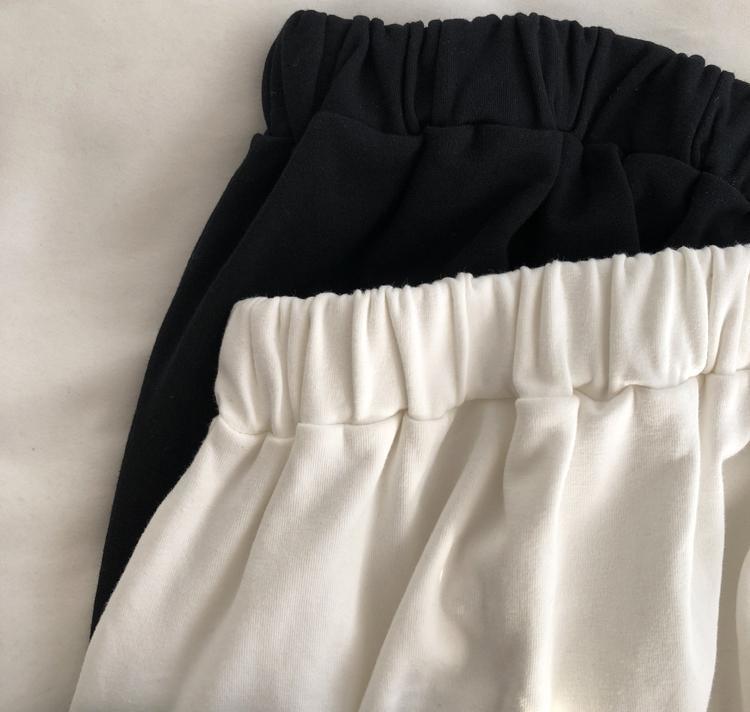 Jupe à ourlet, pull, cache-fesses, artefact, vêtements superposés pour femme