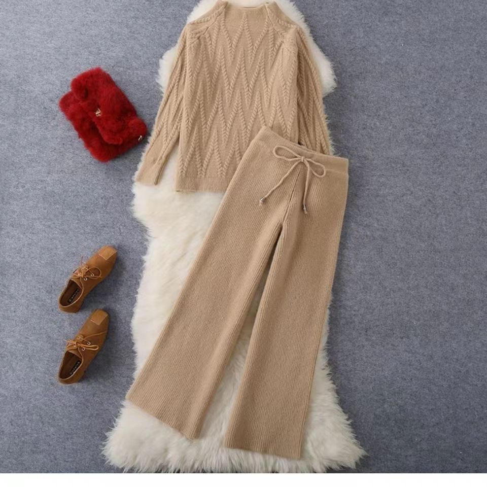 Ensemble deux pièces pull tricoté et pantalon large