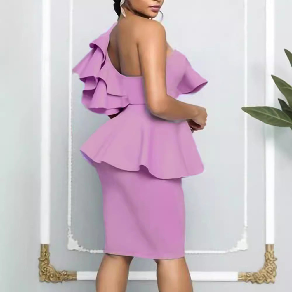 Robe de soirée tendance à volants et épaules inclinées