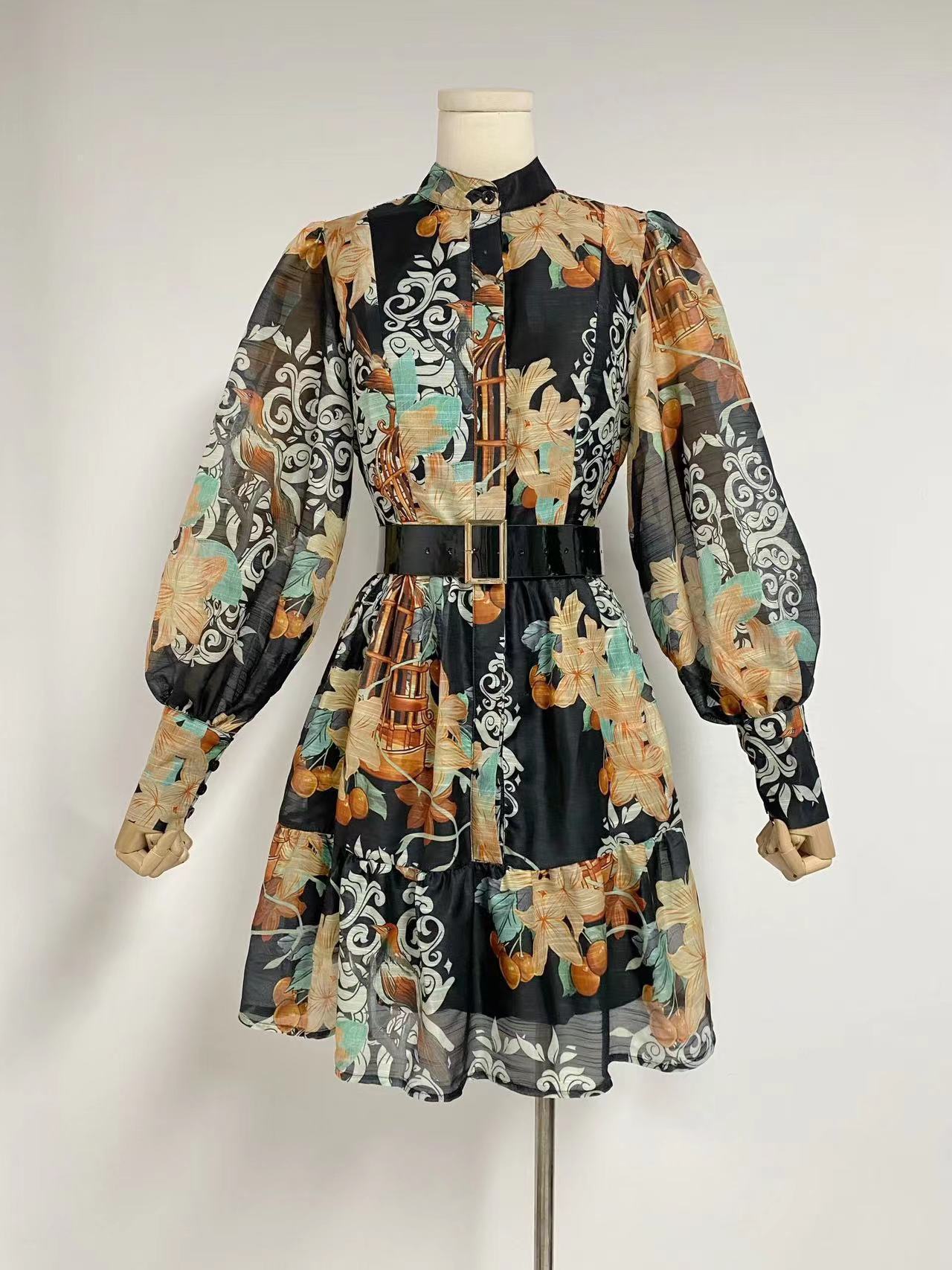 Robe à manches bouffantes et col montant, style vintage australien