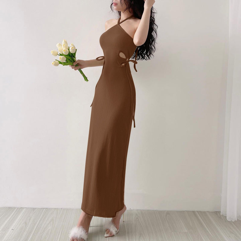 Robe élégante à découpes et dos nu pour femme
