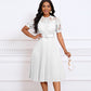 Robe plissée à manches courtes et coutures en dentelle pour femme