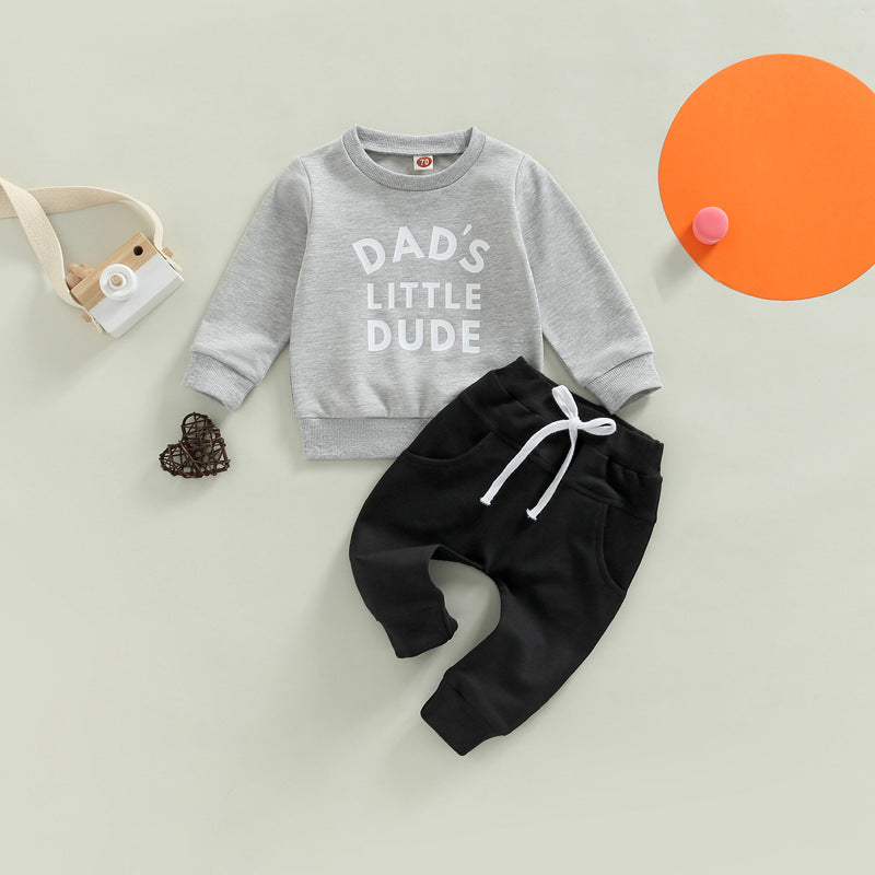 Costume pour bébé avec lettres imprimées