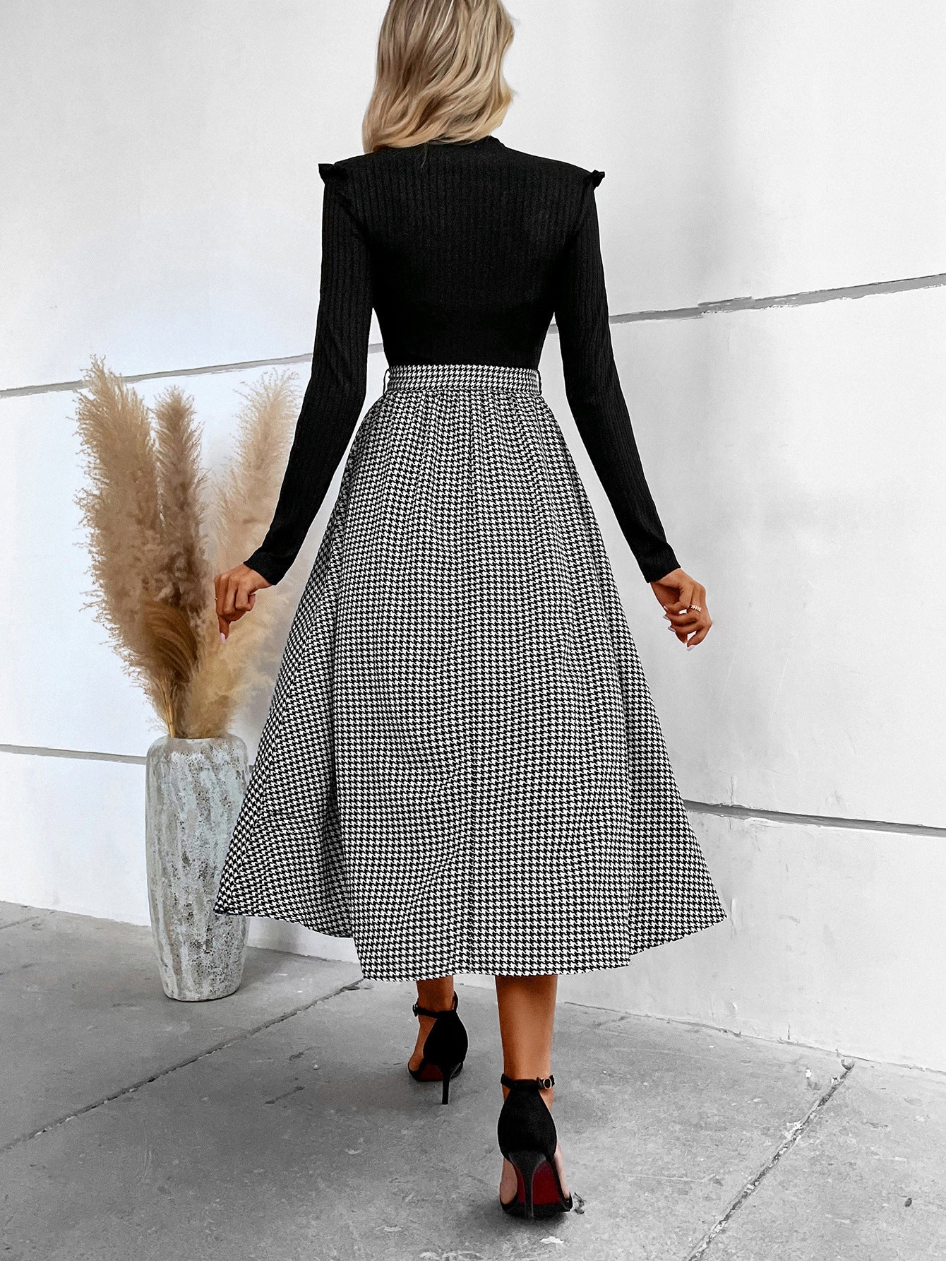Robe amincissante taille haute à manches longues et col haut