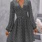 Robe à col diagonal, manches lanternes, taille plissée