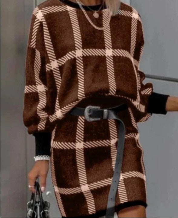 Ensemble deux pièces en laine avec pull à carreaux et jupe à manches longues