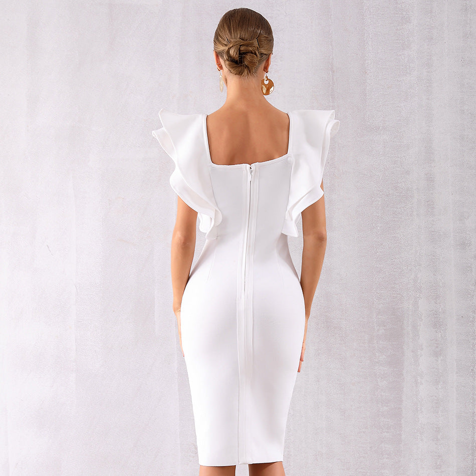 Robe moulante à volants et manches papillon 