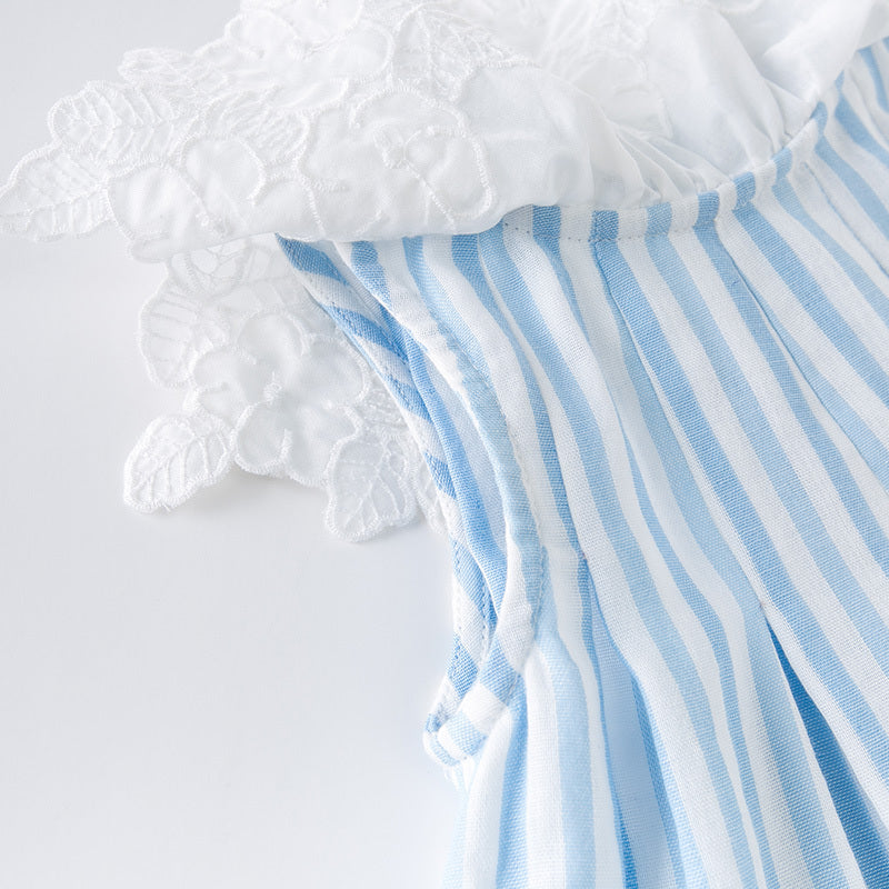 Robe de princesse à jupe rayée