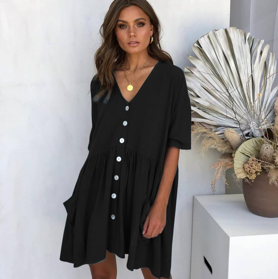 Robe courte à poches et col en V