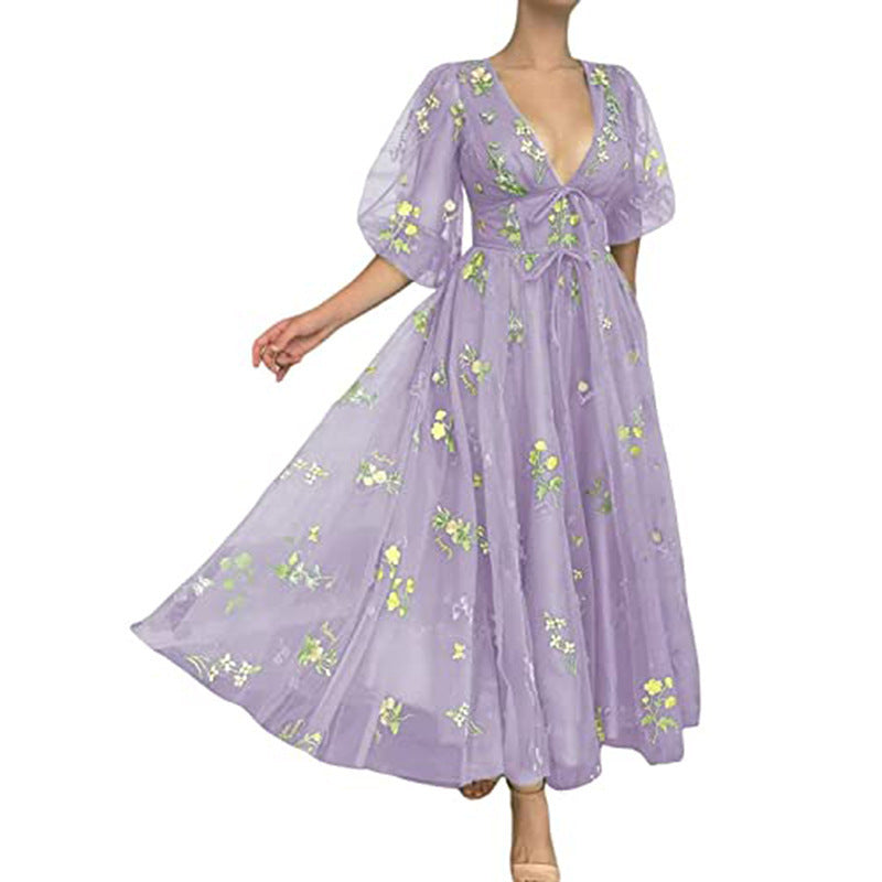 Robe mi-longue brodée en dentelle de fête