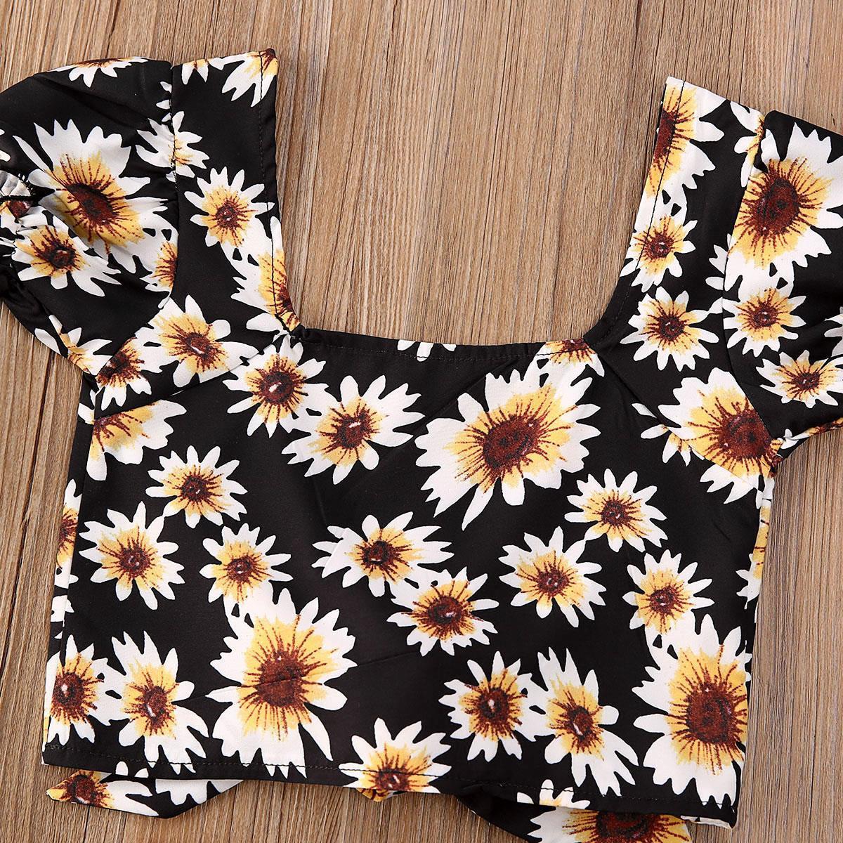 Haut court à lacets et pantalon court à fleurs pour bébé fille
