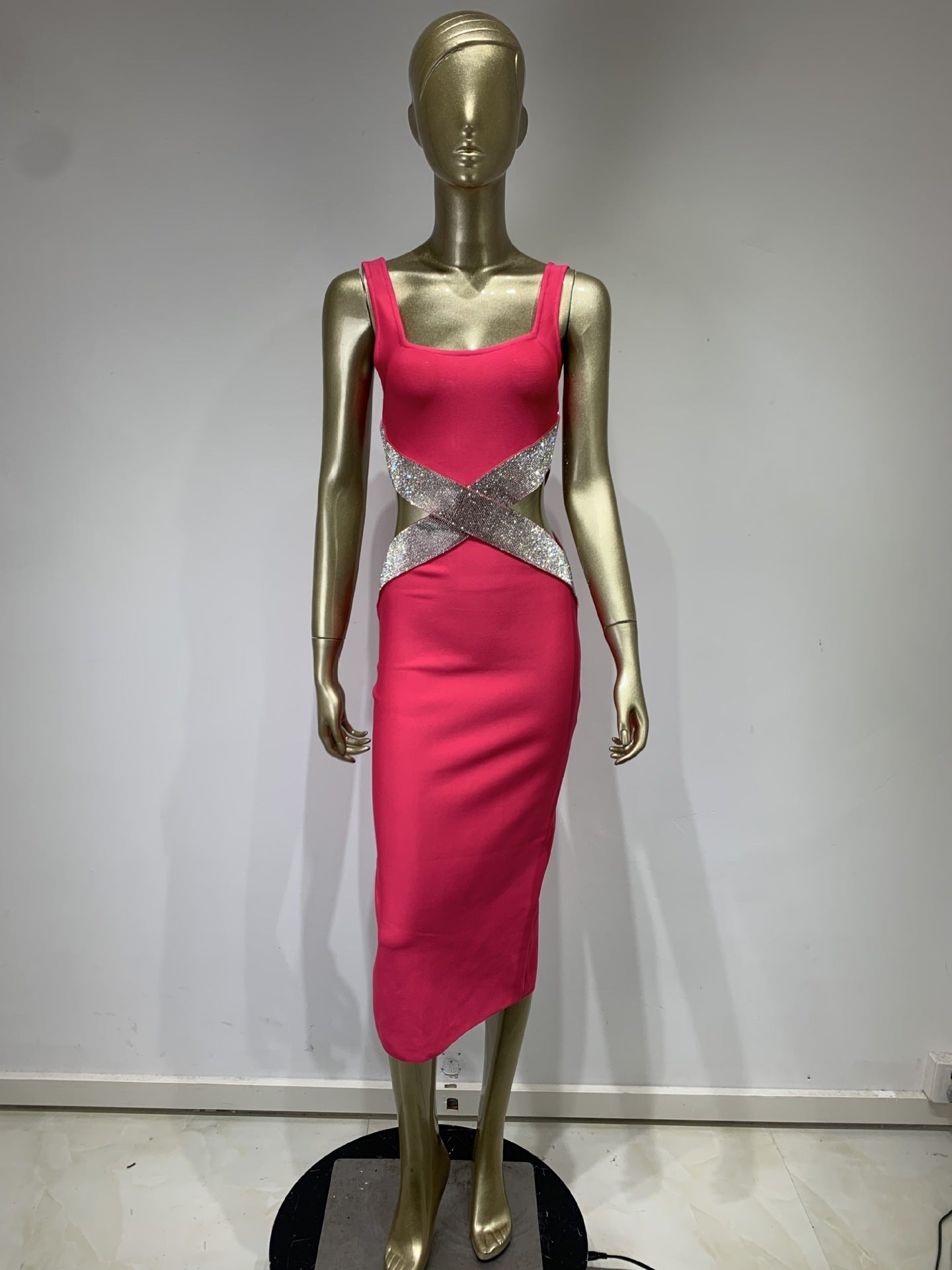 Robe une pièce bandage à col carré tendance