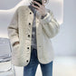 Manteau court en fourrure d'agneau lâche et coutures assorties