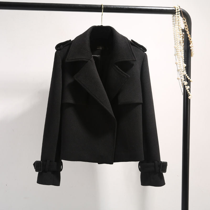 Petit manteau court en laine parfumé et polyvalent
