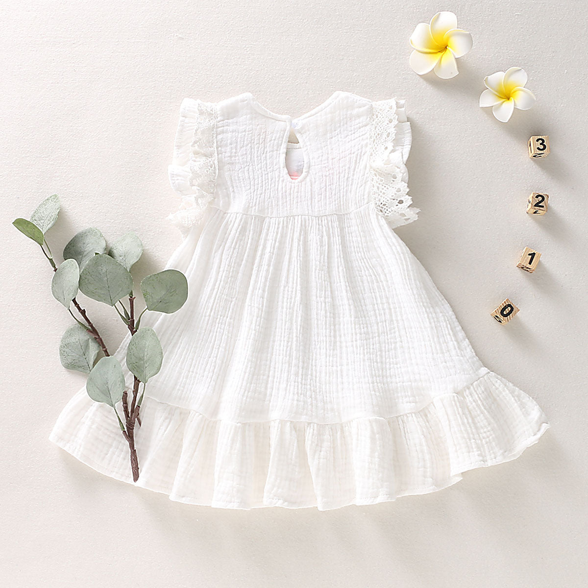 Jolie robe de princesse brodée sans manches en coton et lin