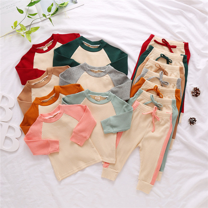 Ensemble t-shirt à manches longues et pantalon à rayures multicolores