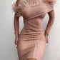 Robe unie à épaules inclinées et plumes en maille