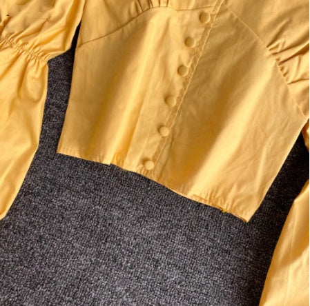 Chemise boutonnée à simple boutonnage et col carré français avec clavicule