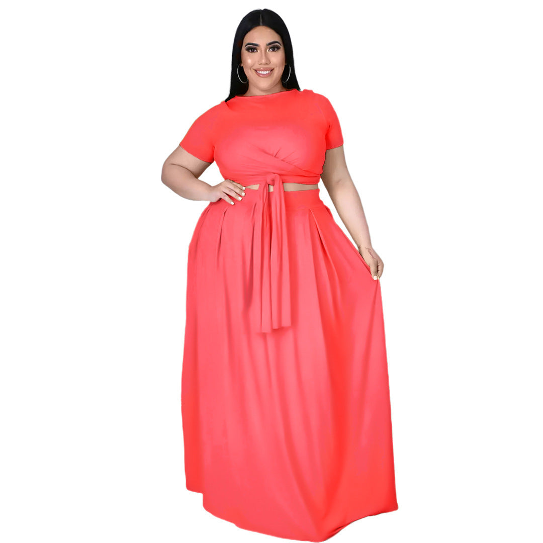 Costume deux pièces de couleur unie avec grande jupe croisée