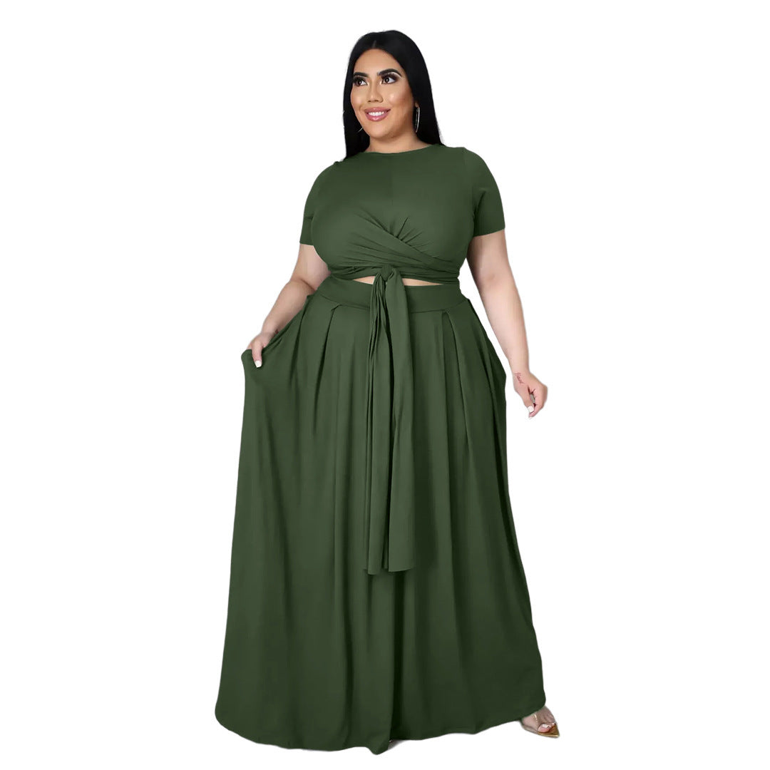 Costume deux pièces de couleur unie avec grande jupe croisée