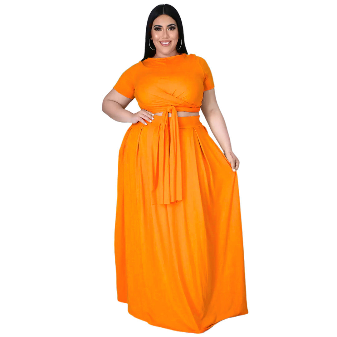 Costume deux pièces de couleur unie avec grande jupe croisée