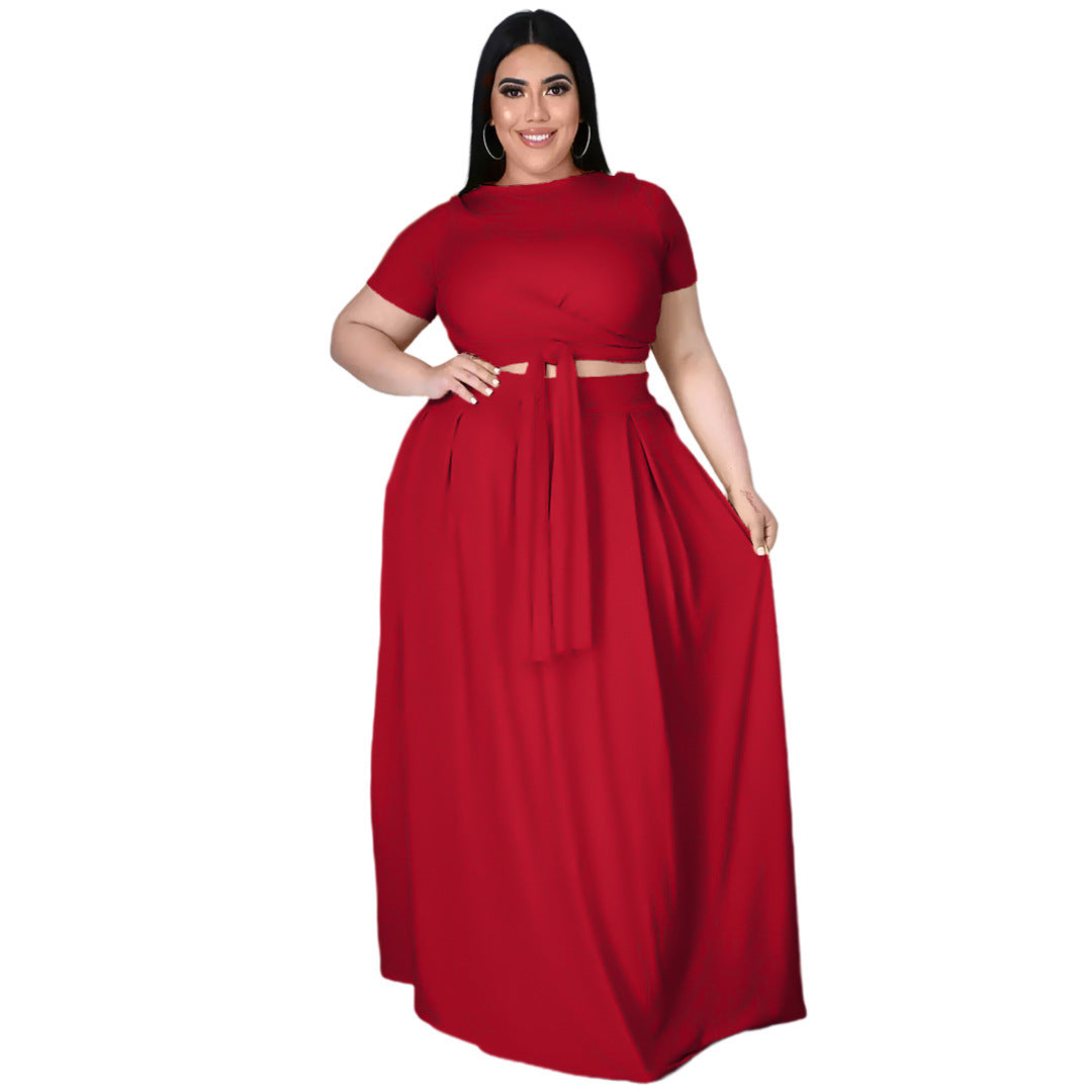 Costume deux pièces de couleur unie avec grande jupe croisée