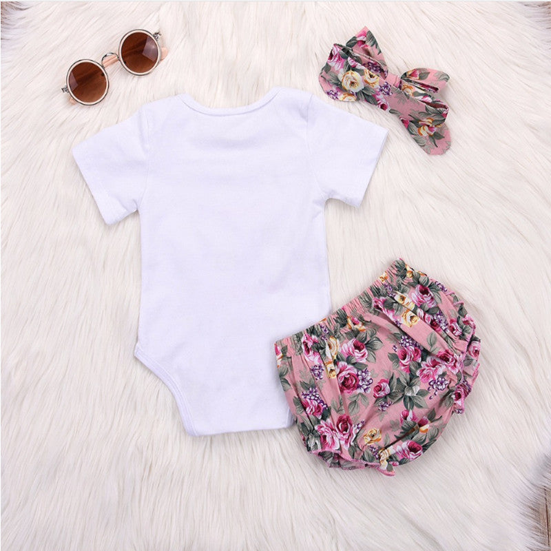 Combinaison trois pièces à imprimé floral et short