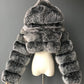 Manteau court à capuche en fausse fourrure à manches longues