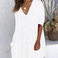 Robe courte à poches et col en V