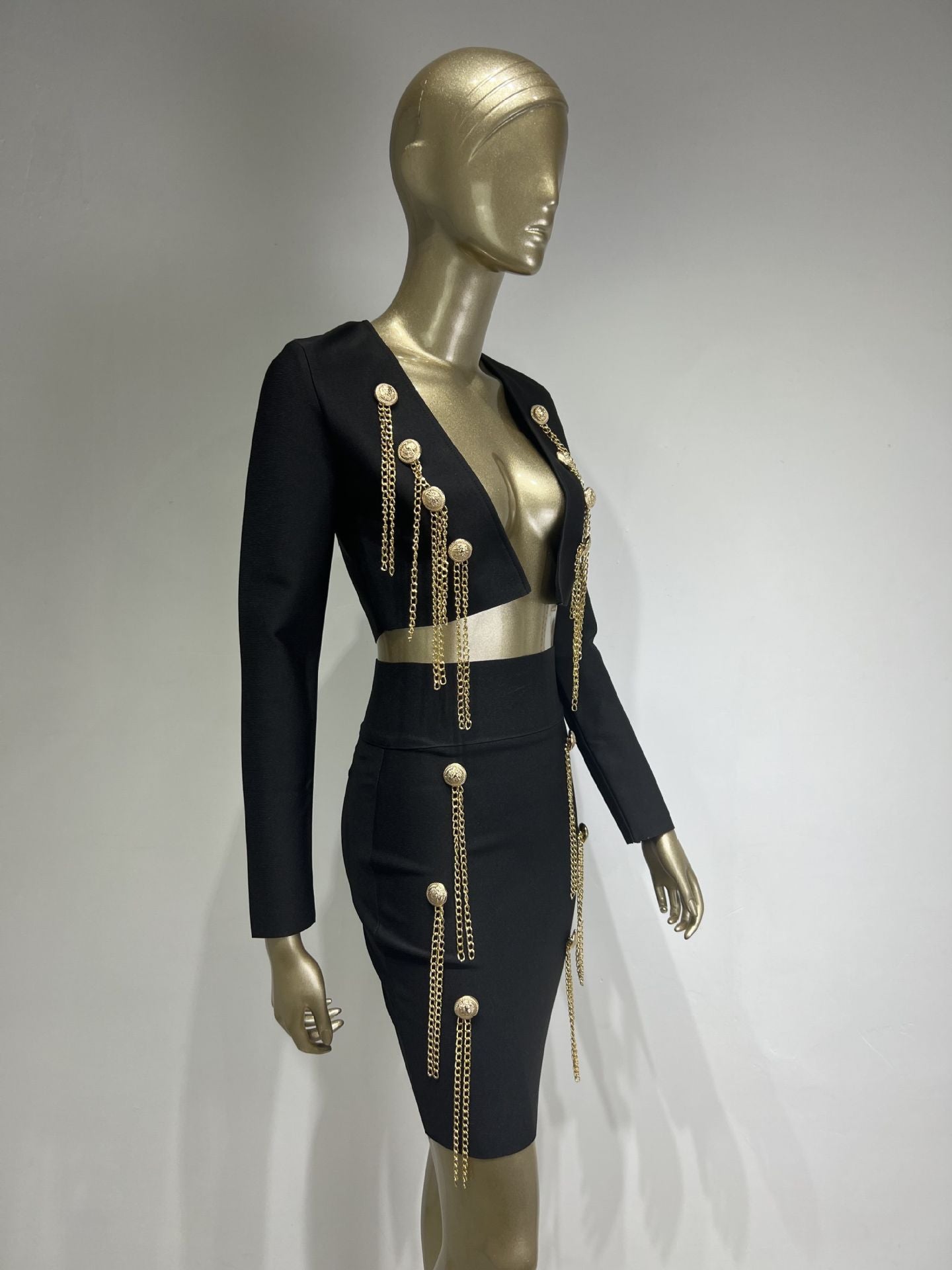 Combinaison bandage avec haut à manches longues et chaîne à boutons