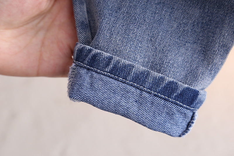 Ensemble deux pièces t-shirt et jean à bretelles pour enfant