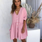 Robe courte à poches et col en V