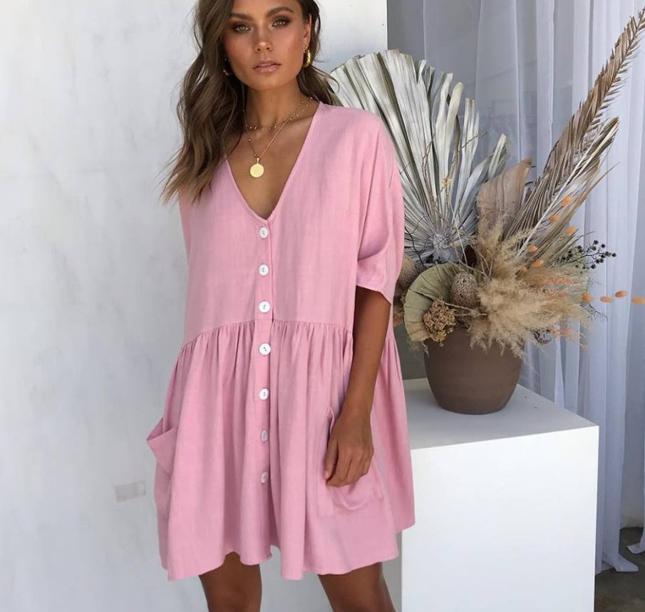 Robe courte à poches et col en V