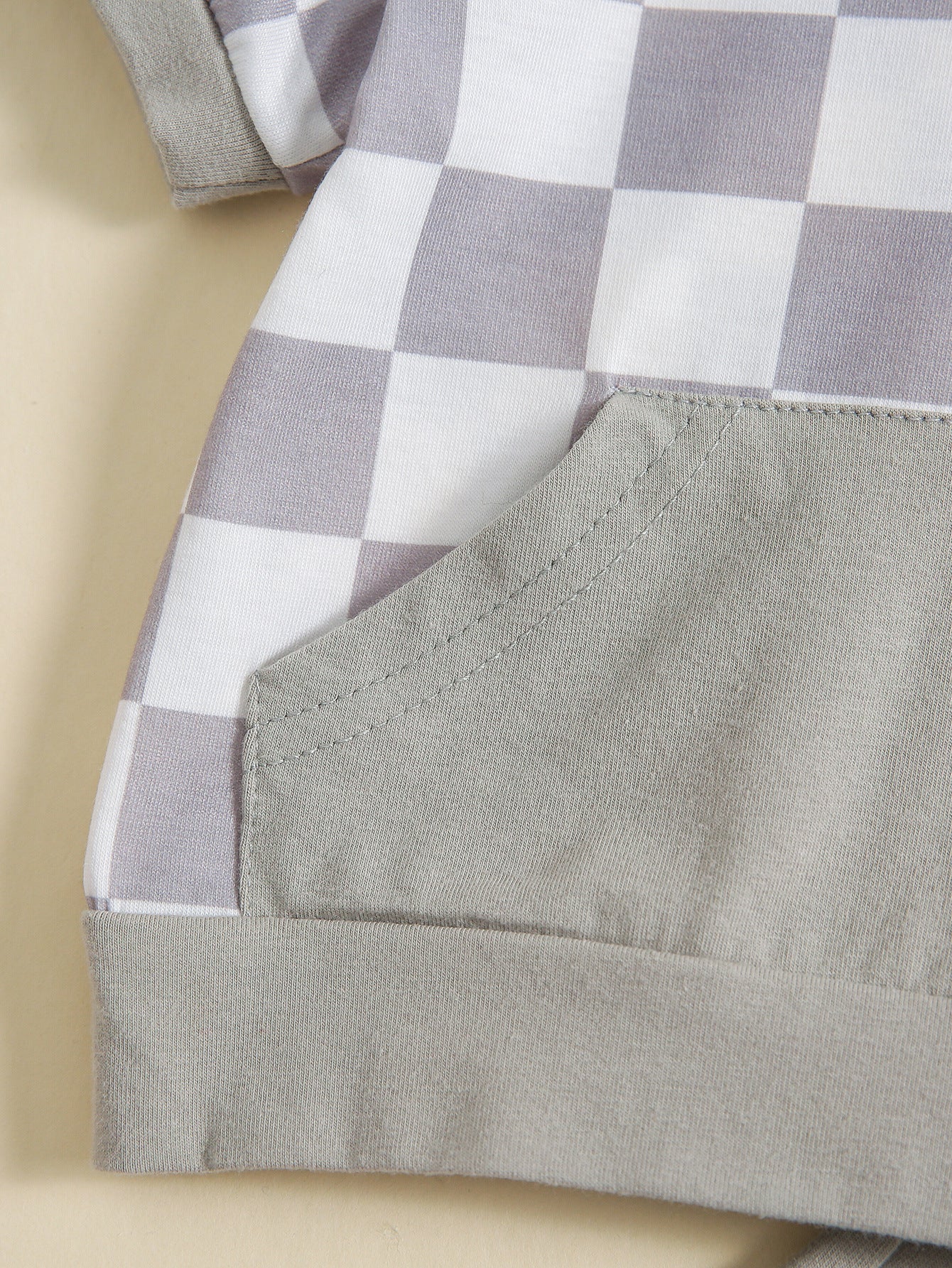 Ensemble deux pièces t-shirt à carreaux colorblock et short à capuche pour fille