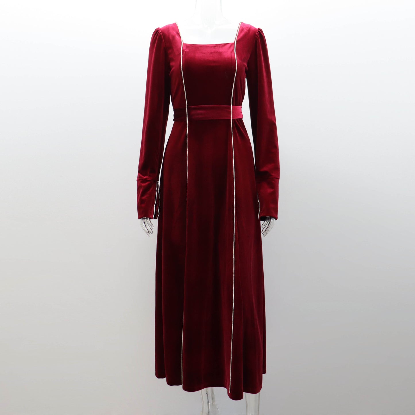 Robe trapèze à manches cloche et col carré