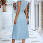 Robe fendue à lacets et manches évasées à volants
