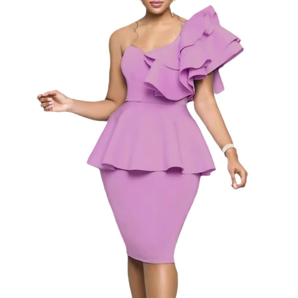 Robe de soirée tendance à volants et épaules inclinées