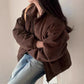 Manteau court ample en velours côtelé et coton rembourré à rayures profondes pour femme