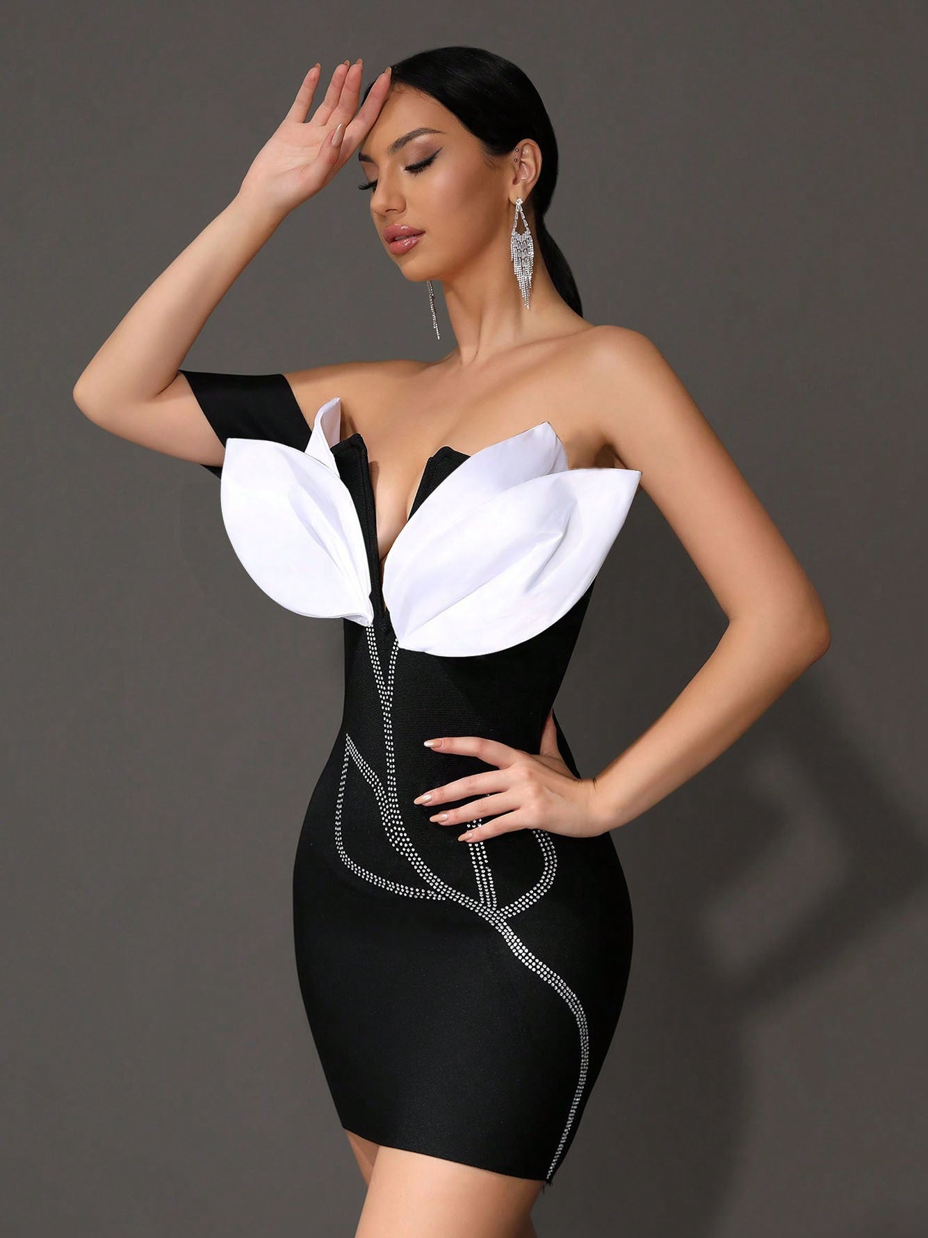 Black One-shoulder Sleeveless Flower Bandage Dress