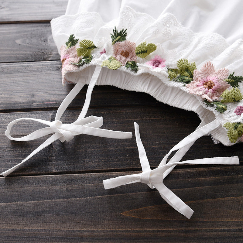 Girl's T-shirt with embroidered suspender