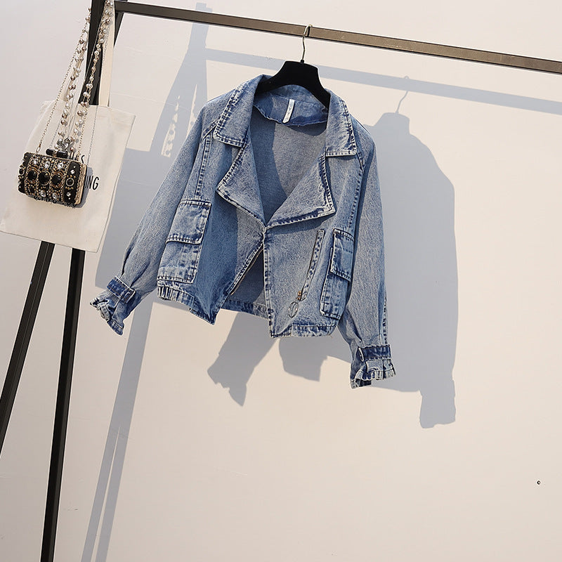 Robe en tricot avec veste en jean