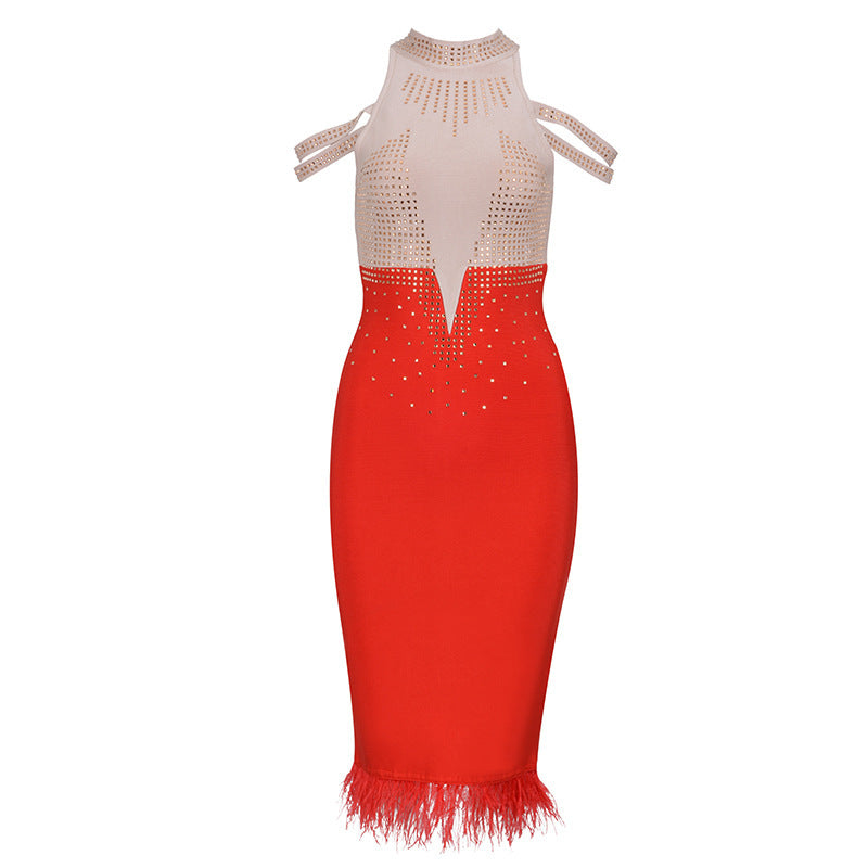 Robe de soirée à plumes et épaules dénudées