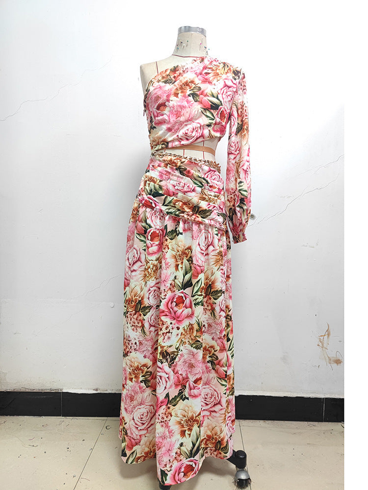 Robe moulante à manches longues et épaules dénudées, coupe ajustée, motif floral, fendue et ajourée