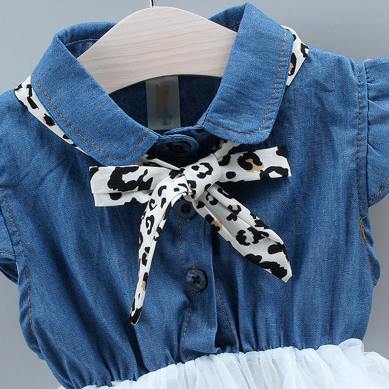 Robe de princesse en maille avec coutures en denim