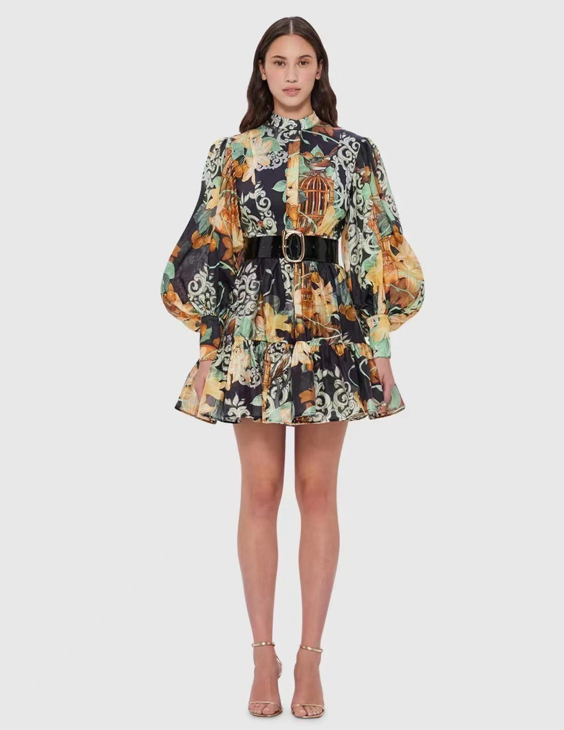 Robe à manches bouffantes et col montant, style vintage australien