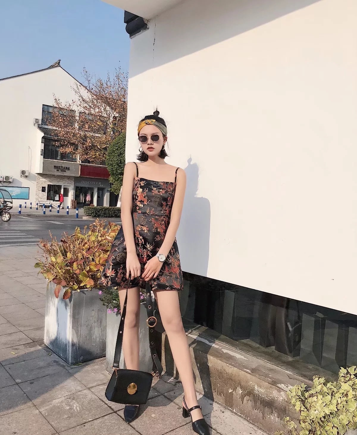 Embroidery Floral Women Dress Kylie Jenner Strapless women party dress Short Chinese Style satin dress vestido vintage Robe