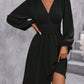 Robe à col diagonal, manches lanternes, taille plissée