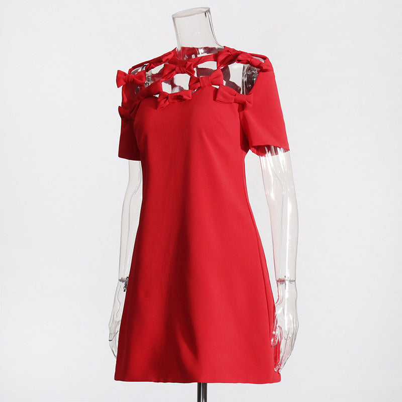 Robe amincissante rouge à motif de nœud creux, style mondain et tendance